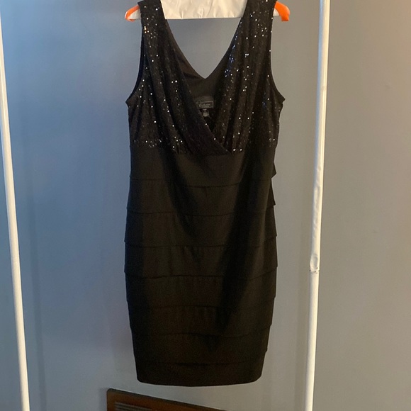 Dress - Picture 1 of 4